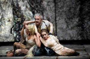 Johannes Martin Kränzle in unfreiwillger Haft // Foto: Monika Rittershaus / staatsoper-berlin.de